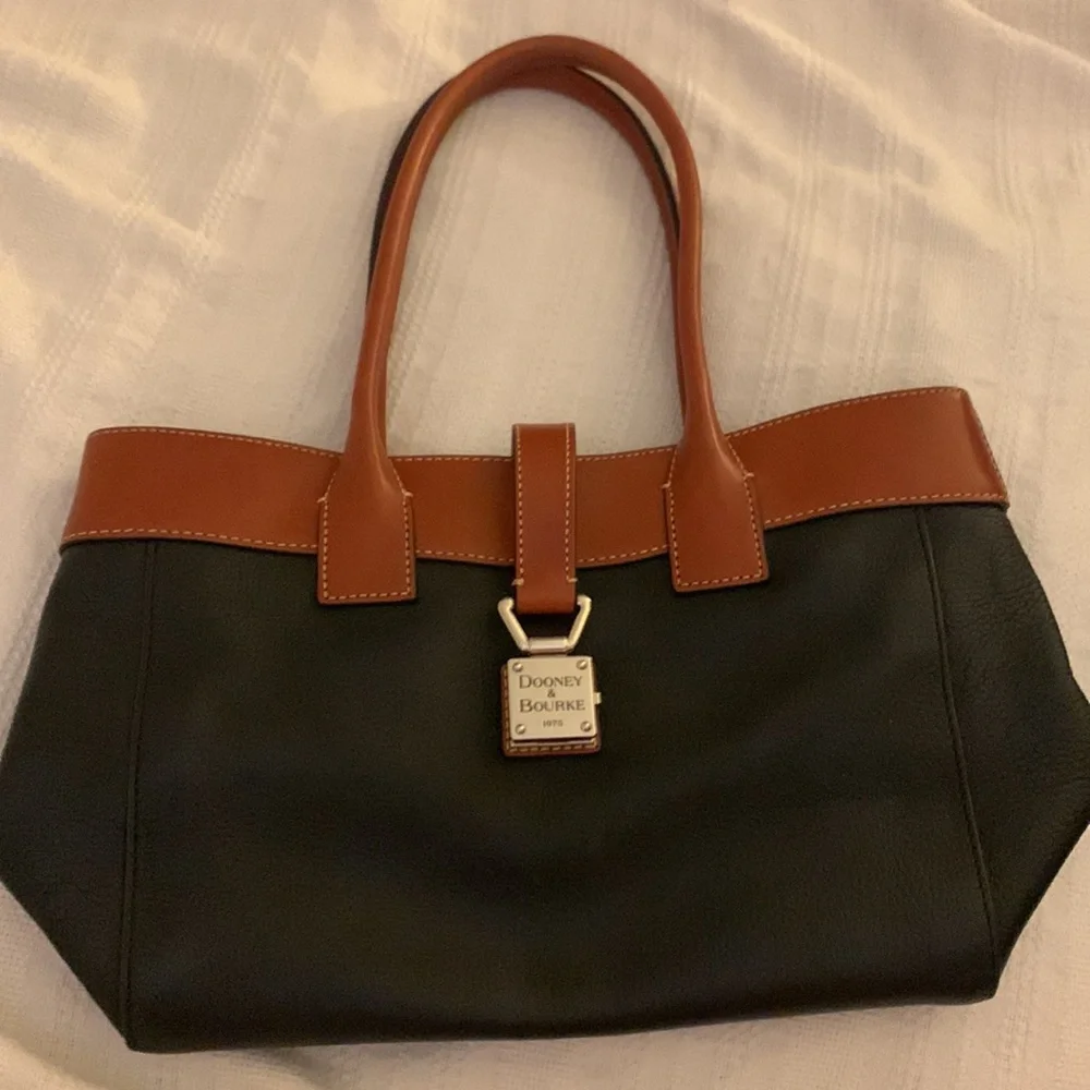 NEW Dooney & Bourke leather logo lock shoulder bag - Picture 3 of 11